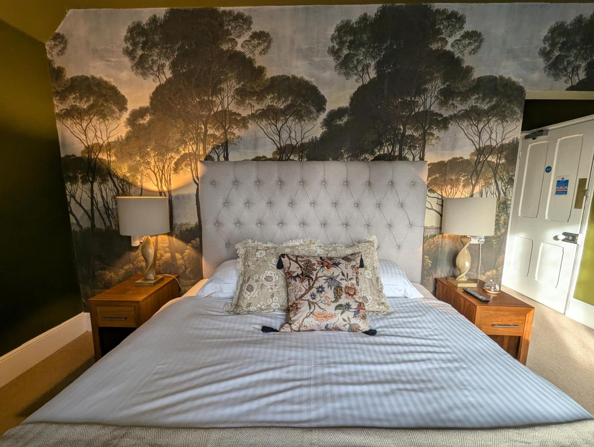 The Duke Hotel Hilmarton Bagian luar foto