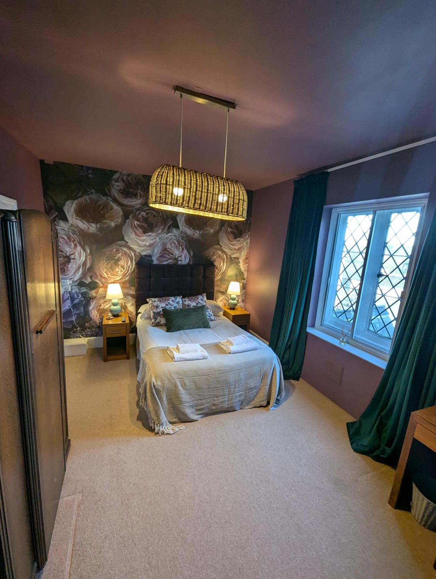 The Duke Hotel Hilmarton Bagian luar foto